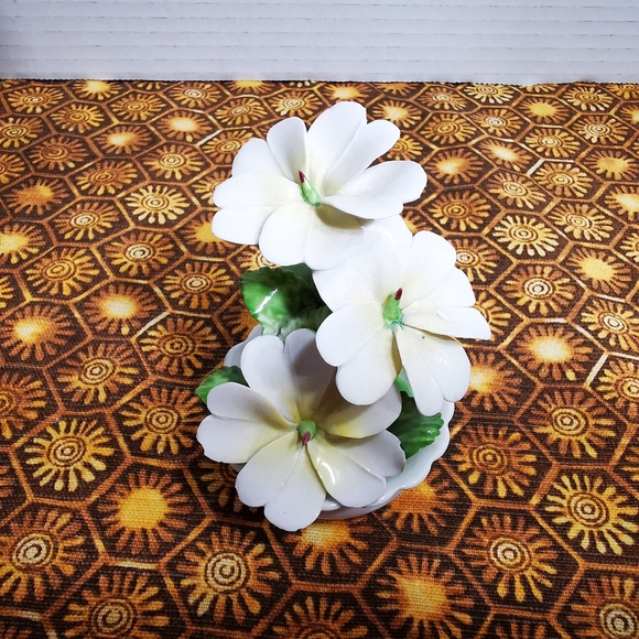 Vintage Radnor Bone China Hand Made White Gardenia Floral Arrangement Figurine - Picture 10 of 17